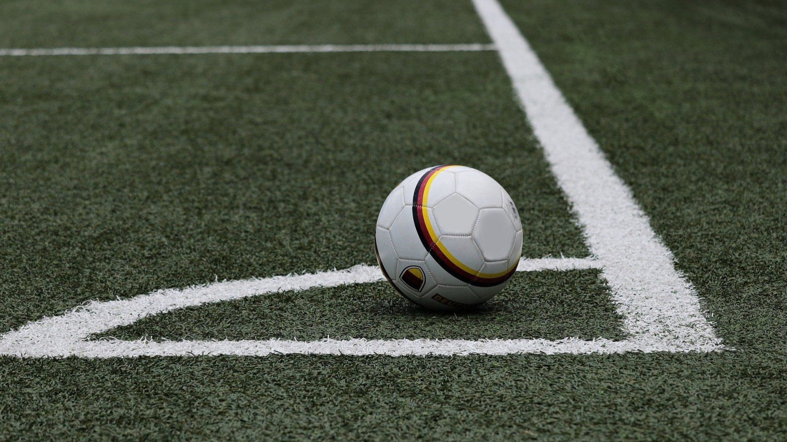 What kind of bets do online football betting services offer?